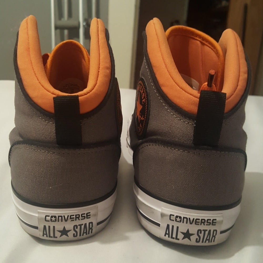Converse - Picture 2 of 3